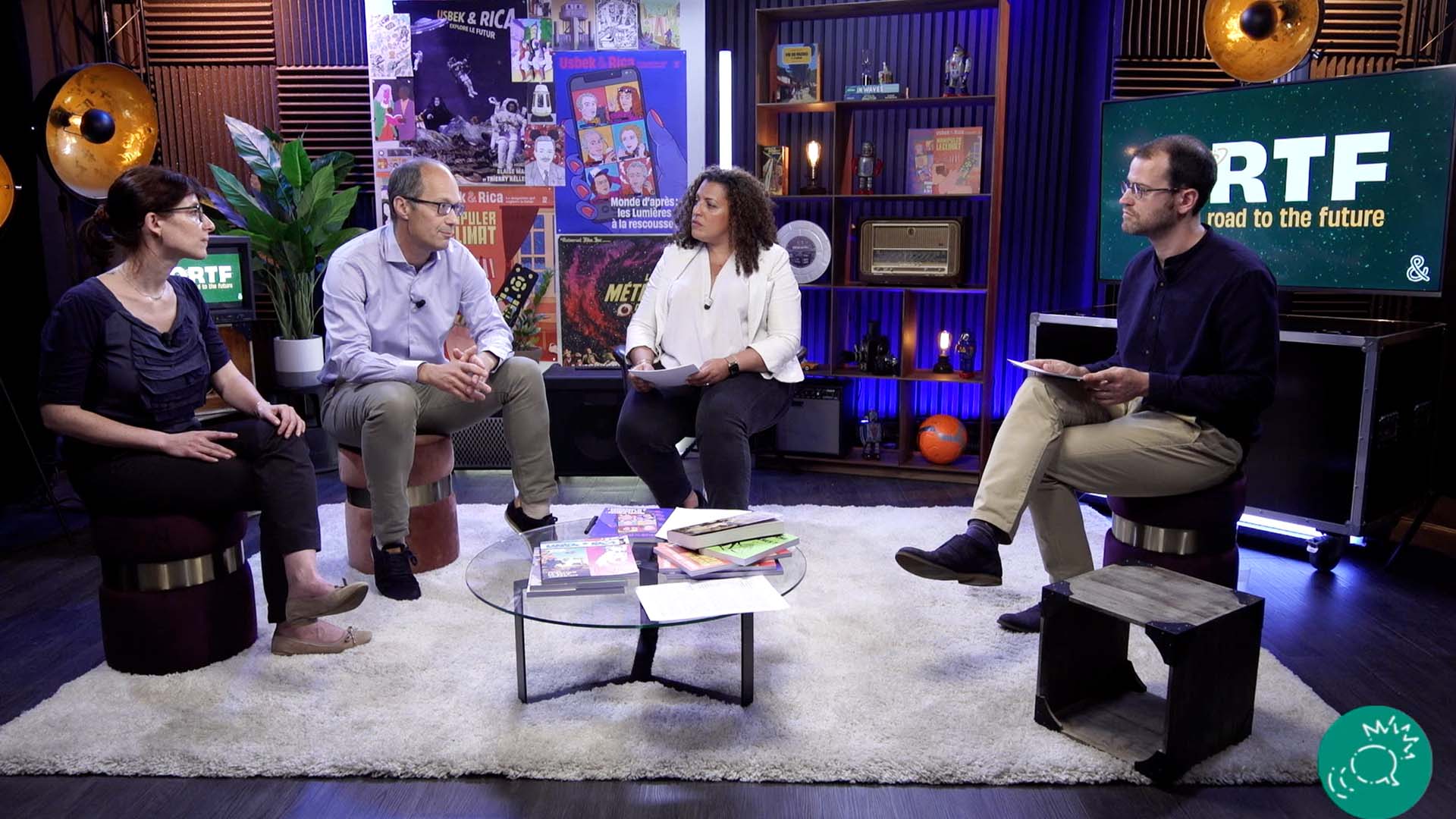 Studio de tournage avec décor plateau TV à Paris